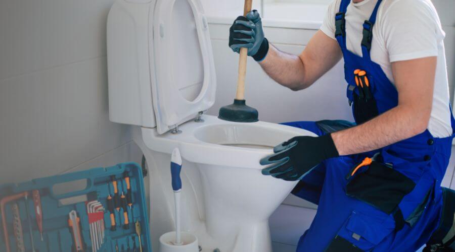 Expert burst pipe repair services in Godfrey, IL